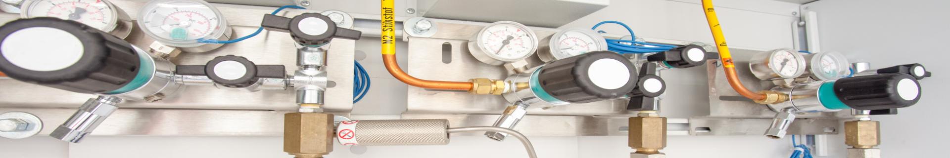 Handling Compressed Gas Cylinders in the Laboratory